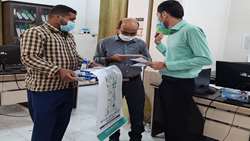 آموزش چهره به چهره و تهیه و توزیع شیر به‌صورت نمادین به مناسبت هفته پوکی استخوان